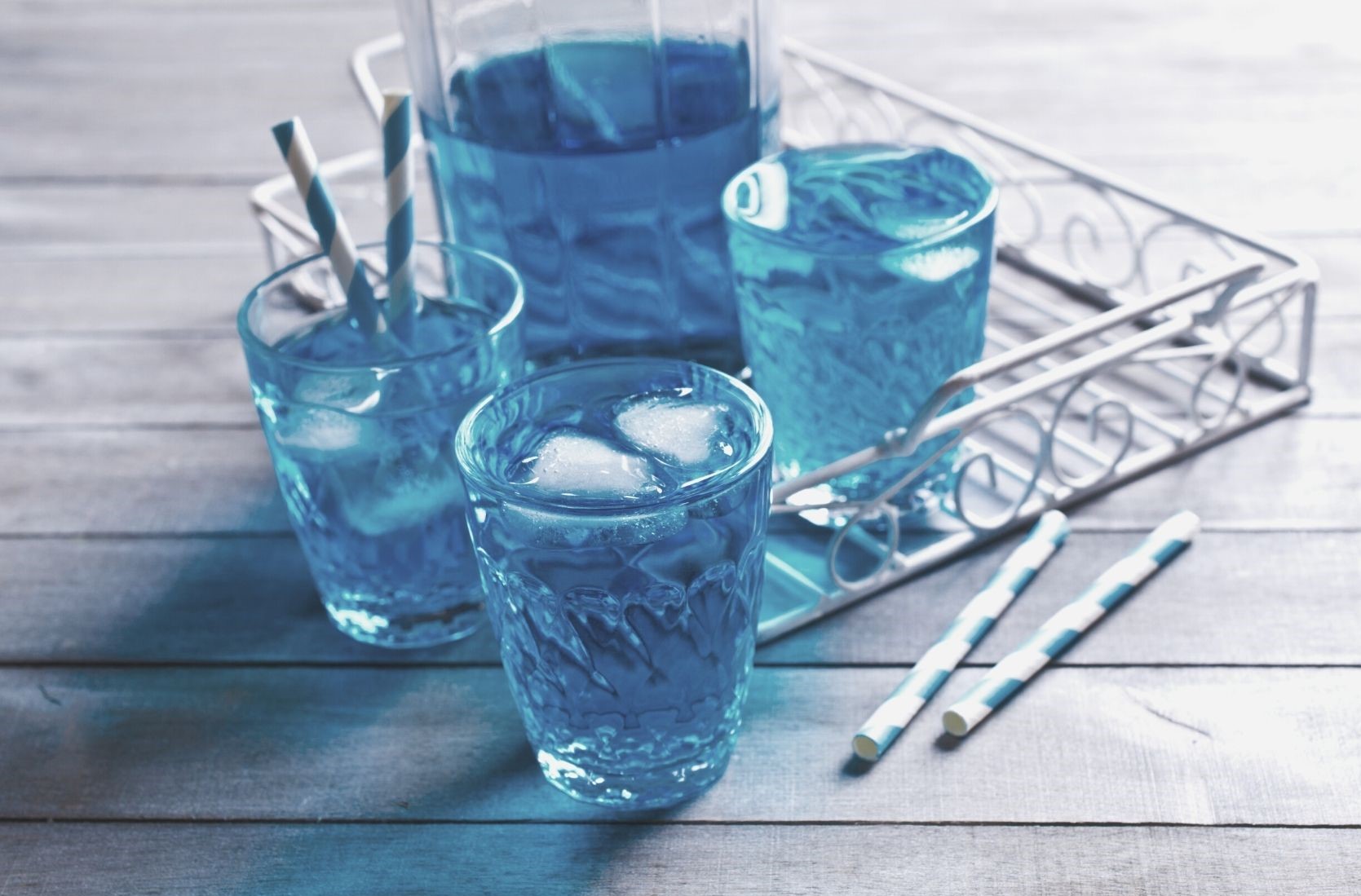 Colorant dans boisson bleue
